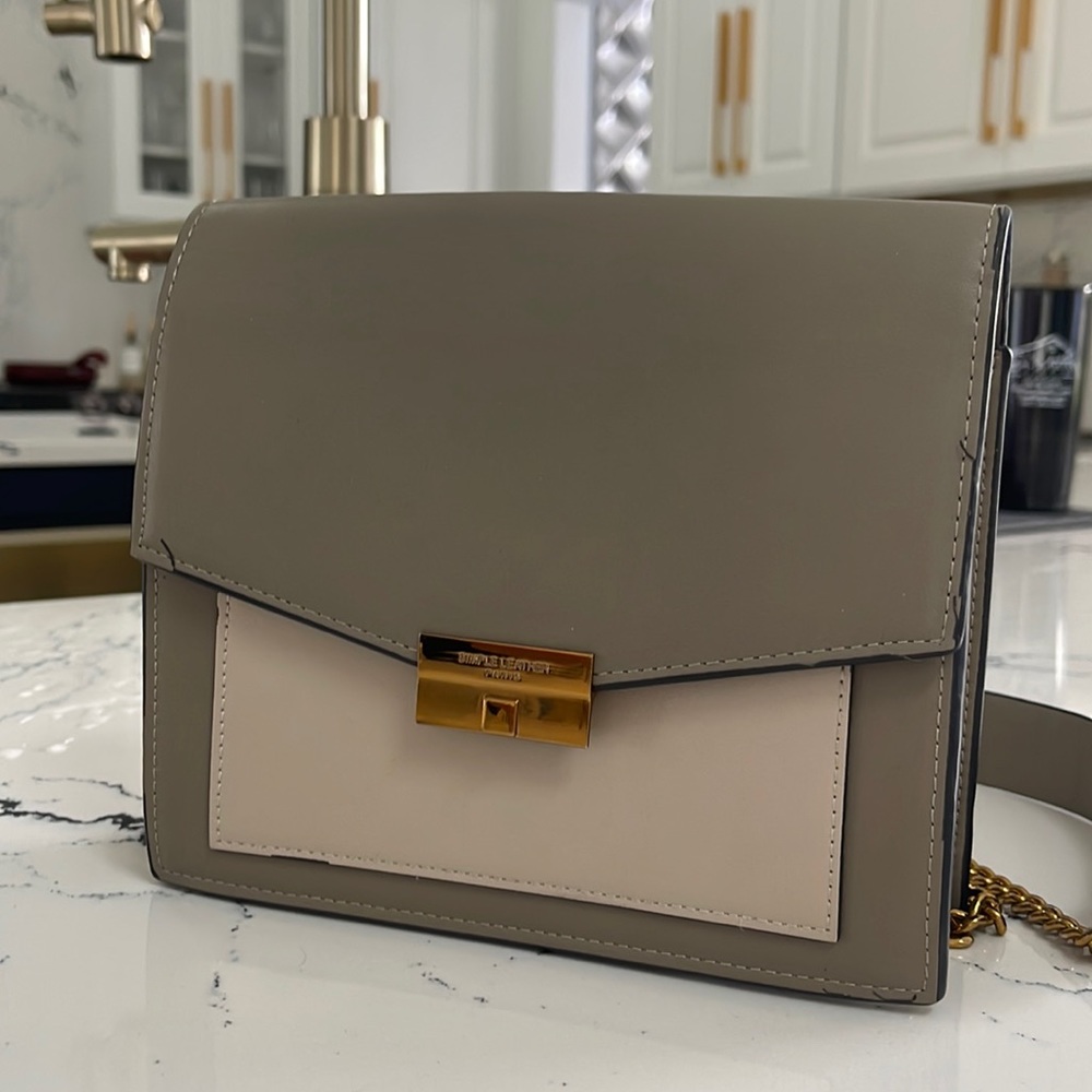 WORN ONCE CUTE CROSSBODY BAG WITH GOLD DETAILING!